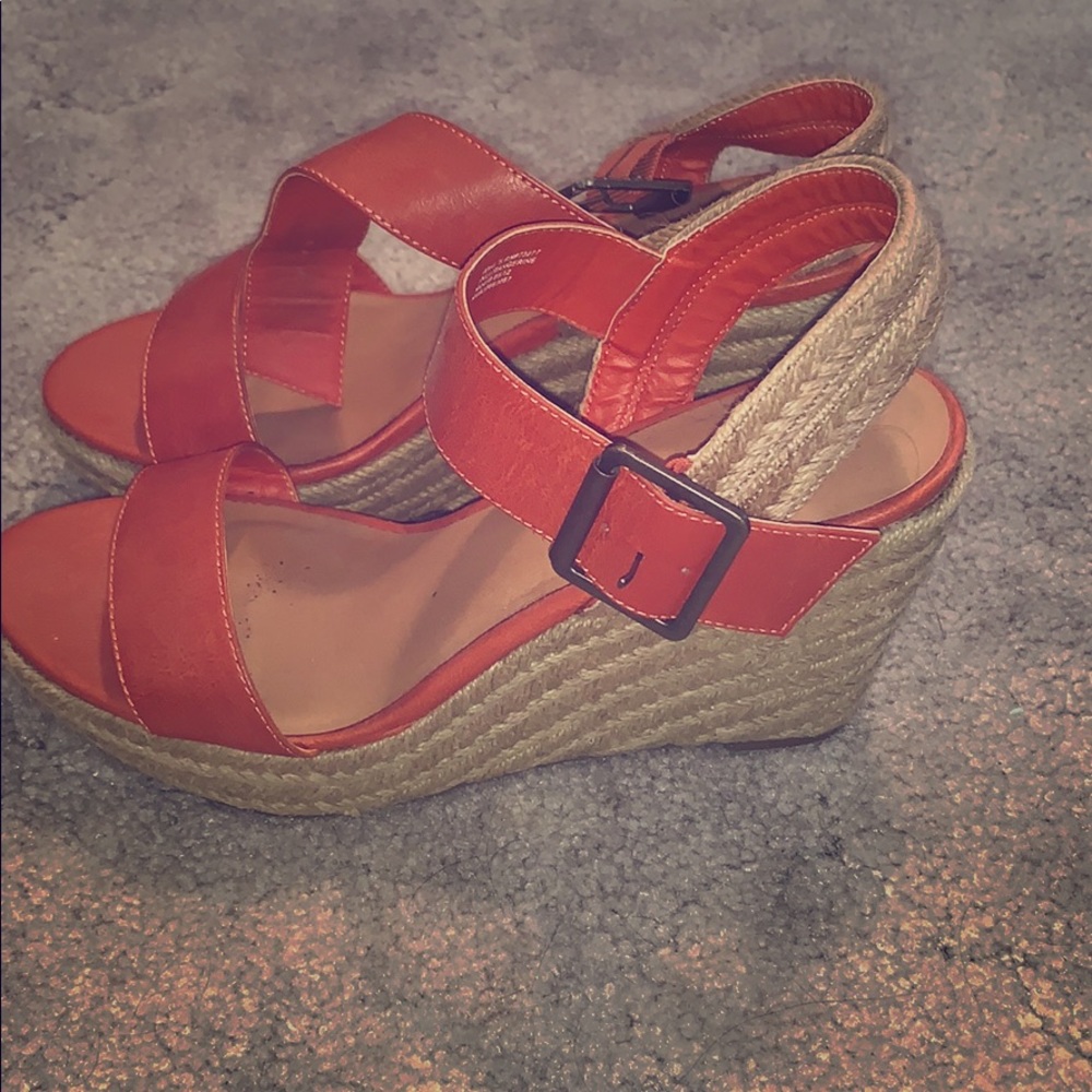 Orange Sonoma wedges.